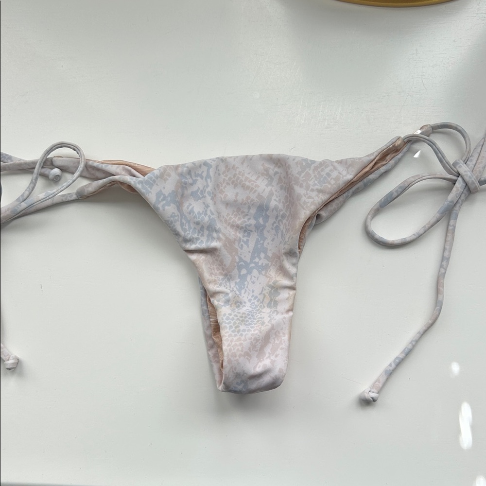 The girl and the water tie bikini bottoms size large